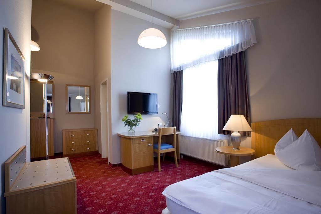 Hotel Das Kleine Ritz Fellbach Exterior photo