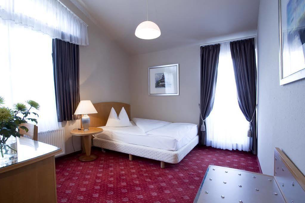 Hotel Das Kleine Ritz Fellbach Exterior photo